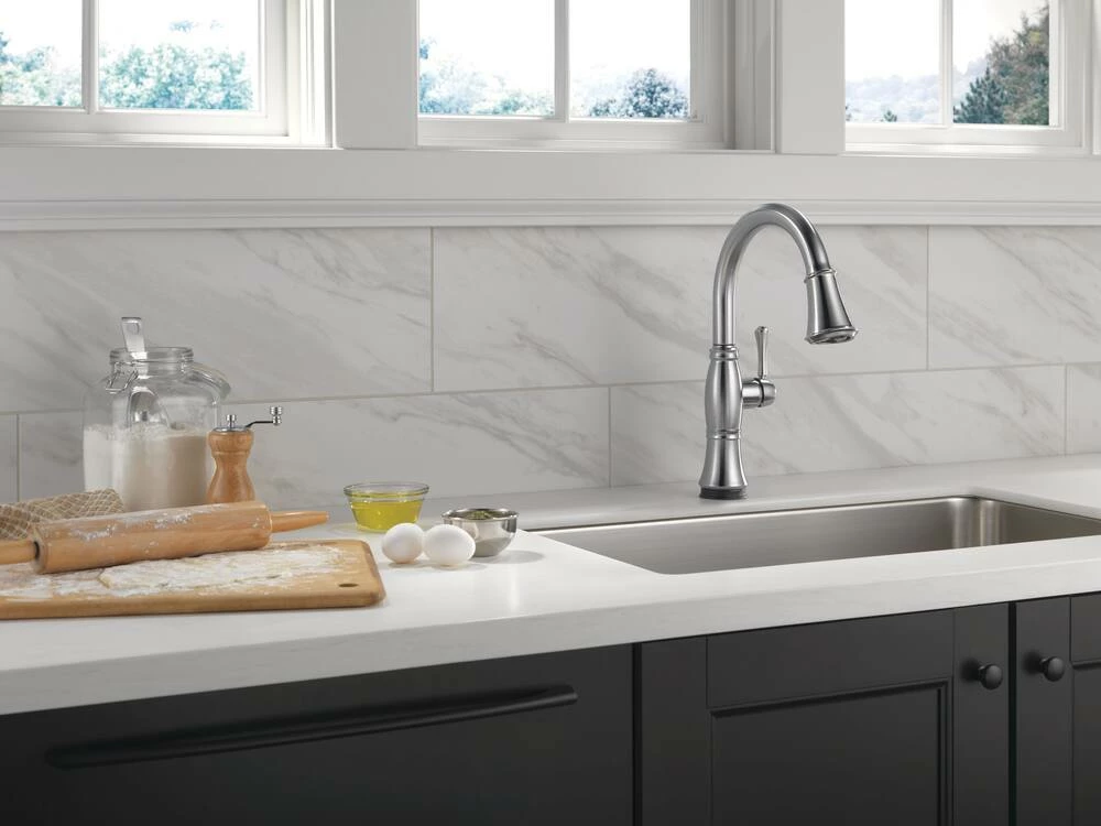 Delta Cassidy 1-Handle Pull-Down Kitchen Faucet, Arctic Stainless - Image 2