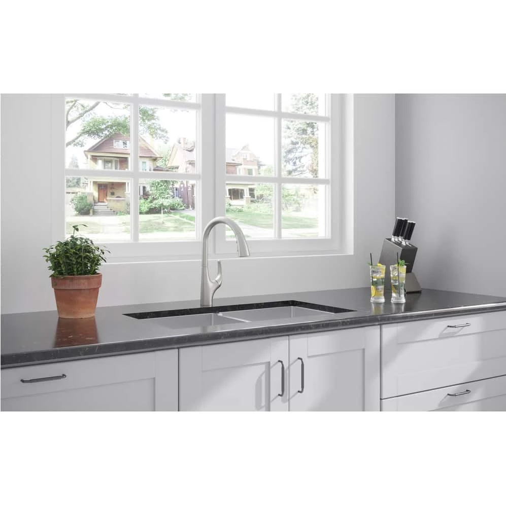 Delta Seabourne Pulldown Kitchen Faucet, Stainless Steel - Image 3