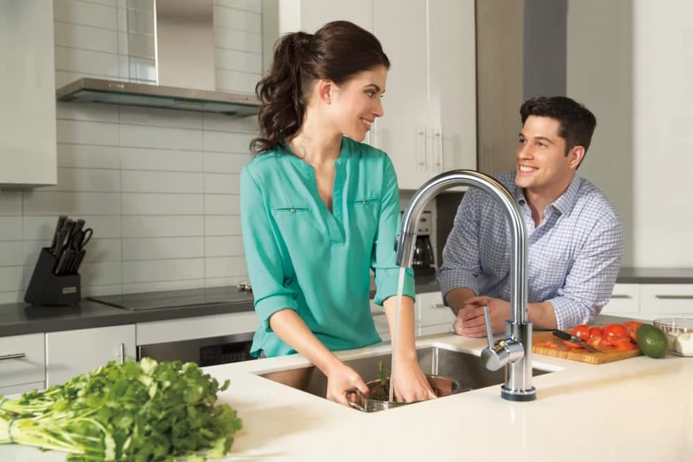 Delta Faucet Trinsic Single Handle High Arc Pull Down Kitchen Faucet - Image 12